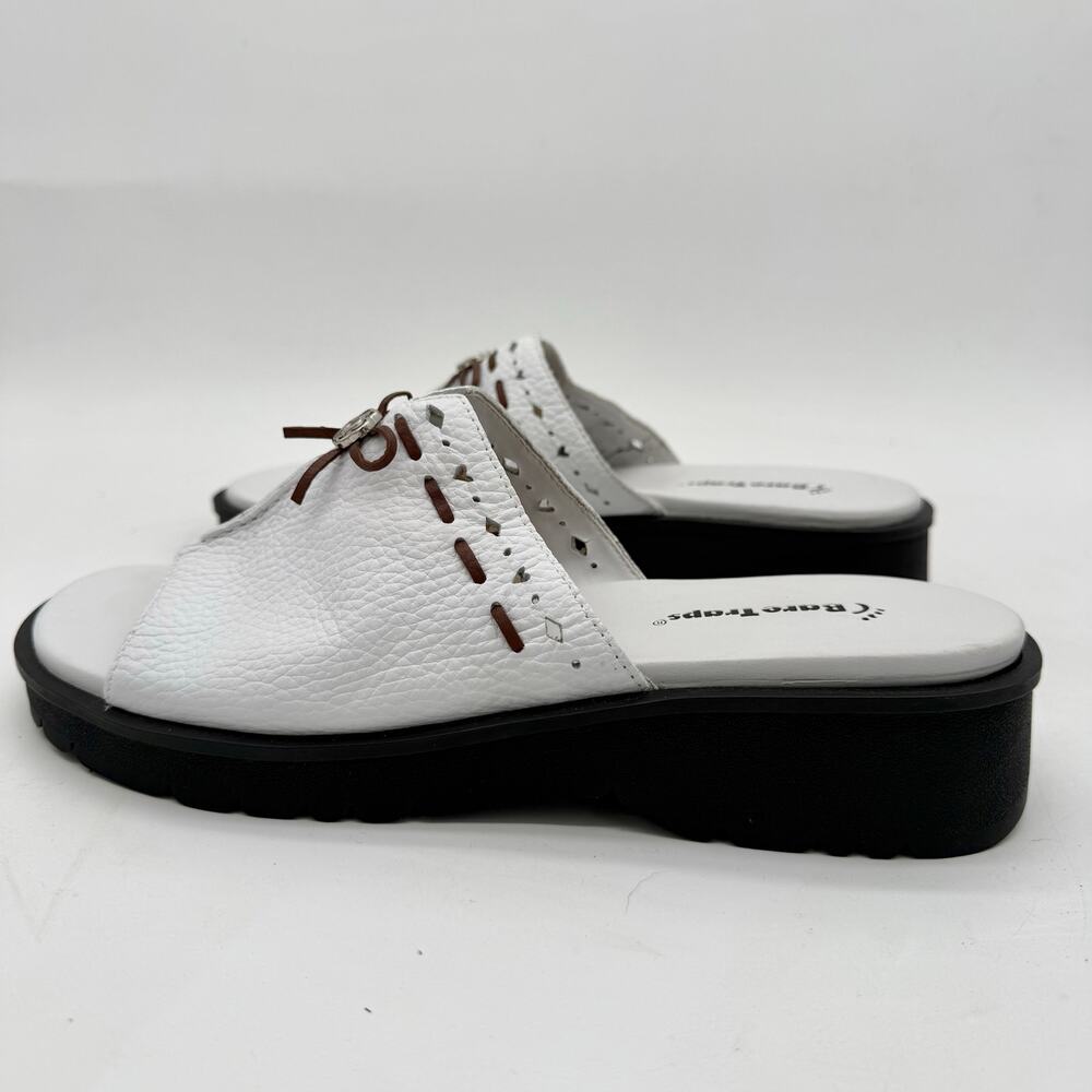 BareTraps Slip On White Pebbled Delilah Leather Sandals Women's 9 - Picture 4 of 7